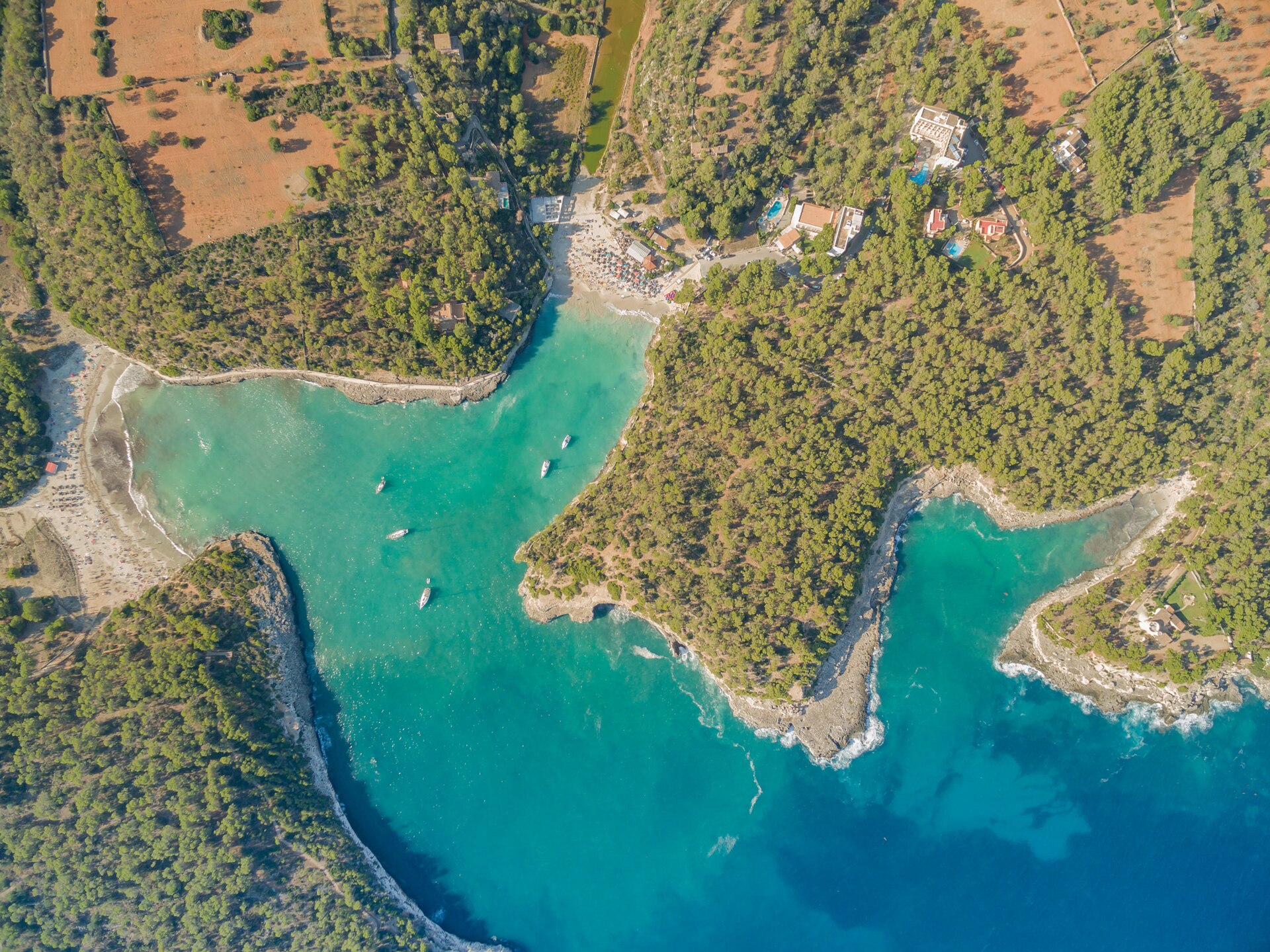 Cala Mondragó op Mallorca — turquoise water typisch voor de Balearen