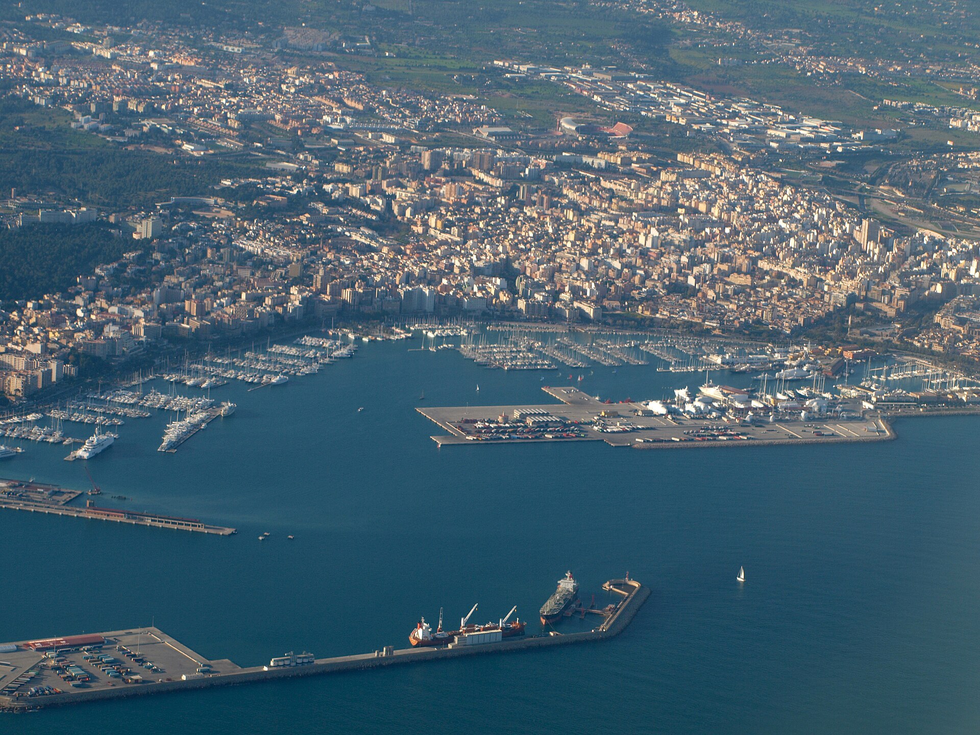 Luchtfoto van de haven van Palma de Mallorca