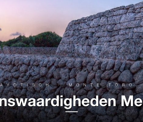 Naveta des Tudons op Menorca, prehistorisch grafmonument uit 1200 v.Chr.