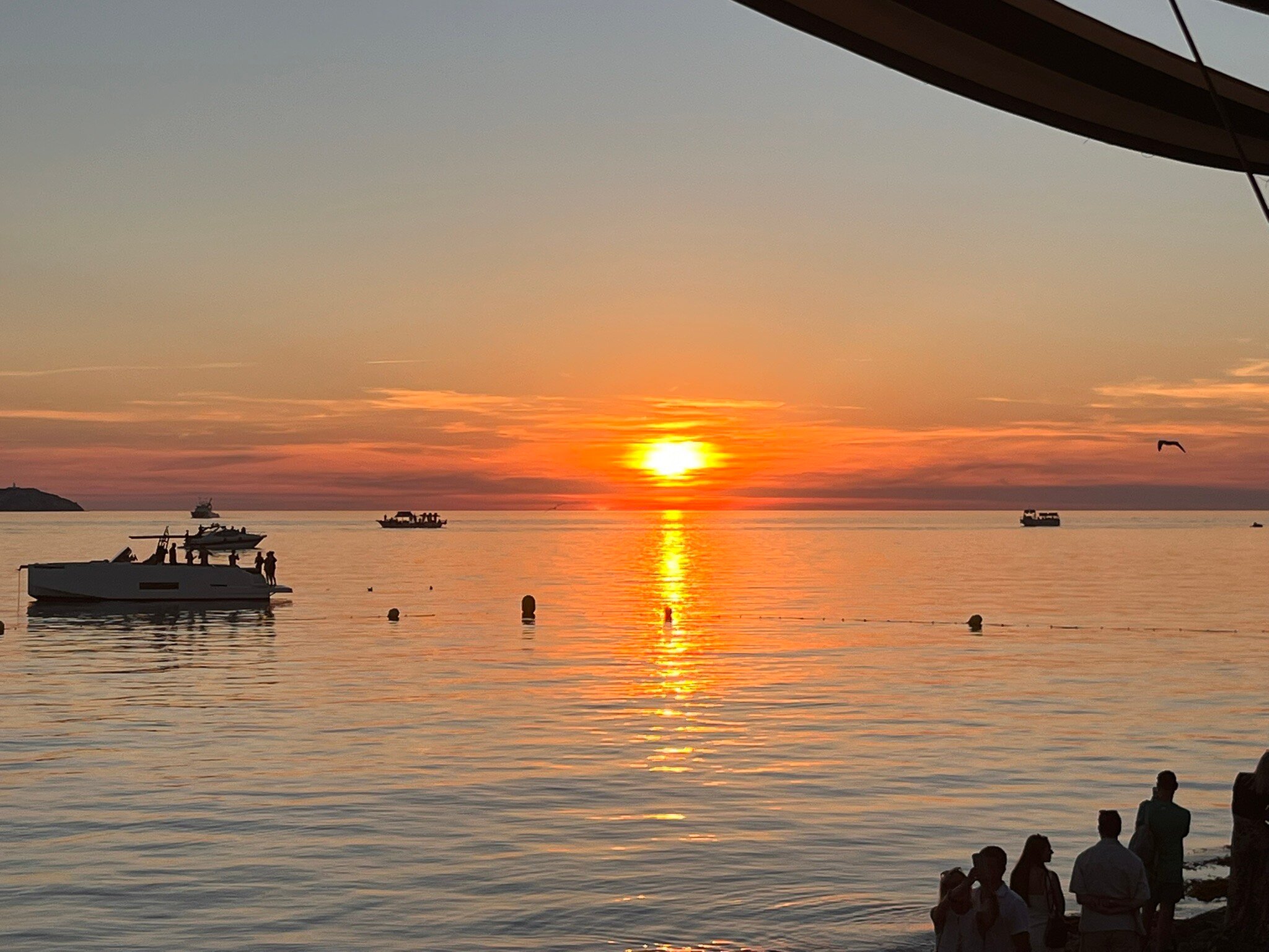 Zonsondergang vanaf het terras van Café del Mar