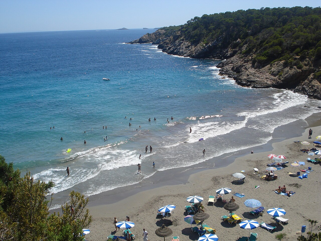 Cala Boix vanaf het strandniveau