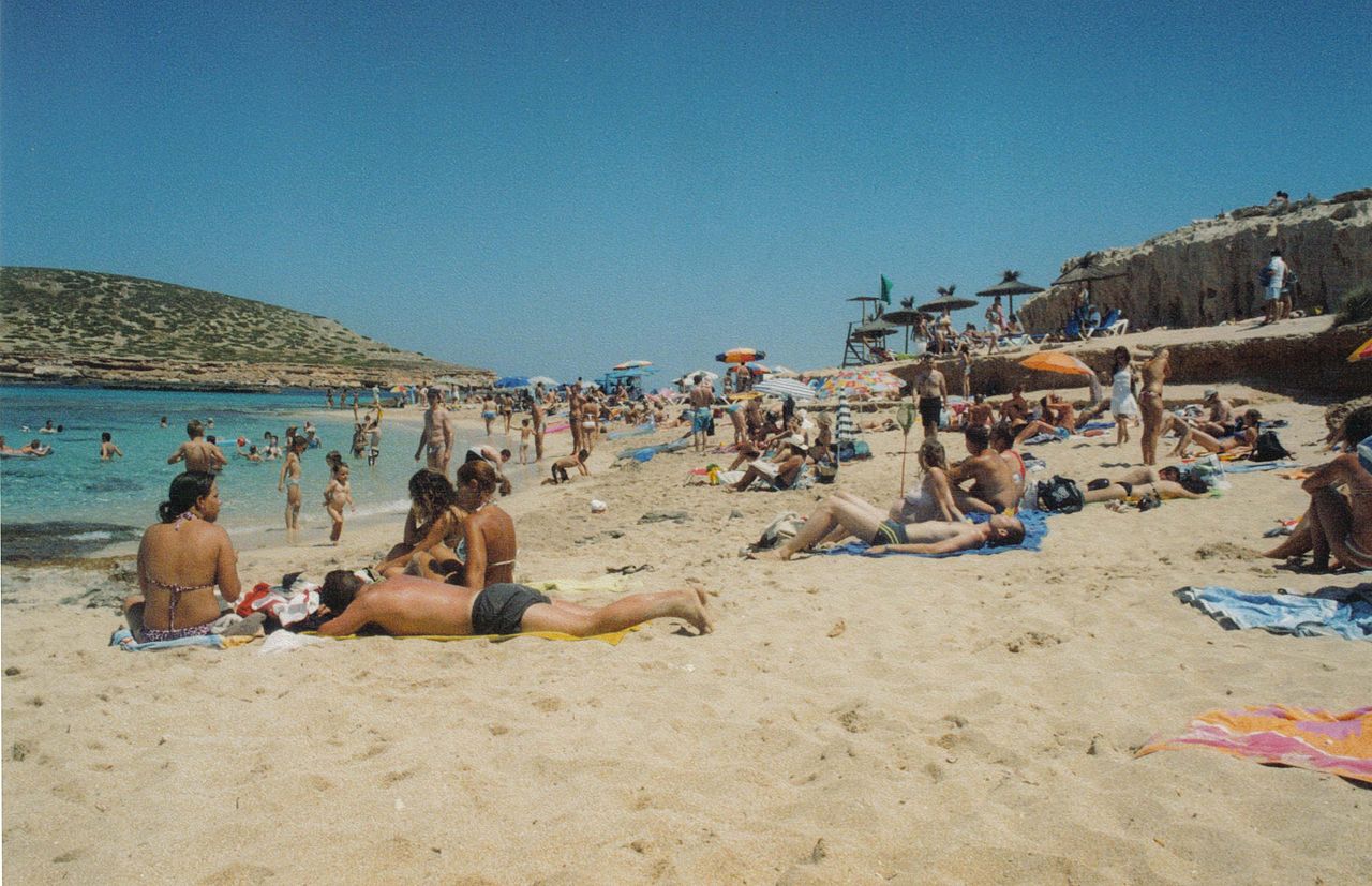 Strandleven aan Cala Moli, Ibiza