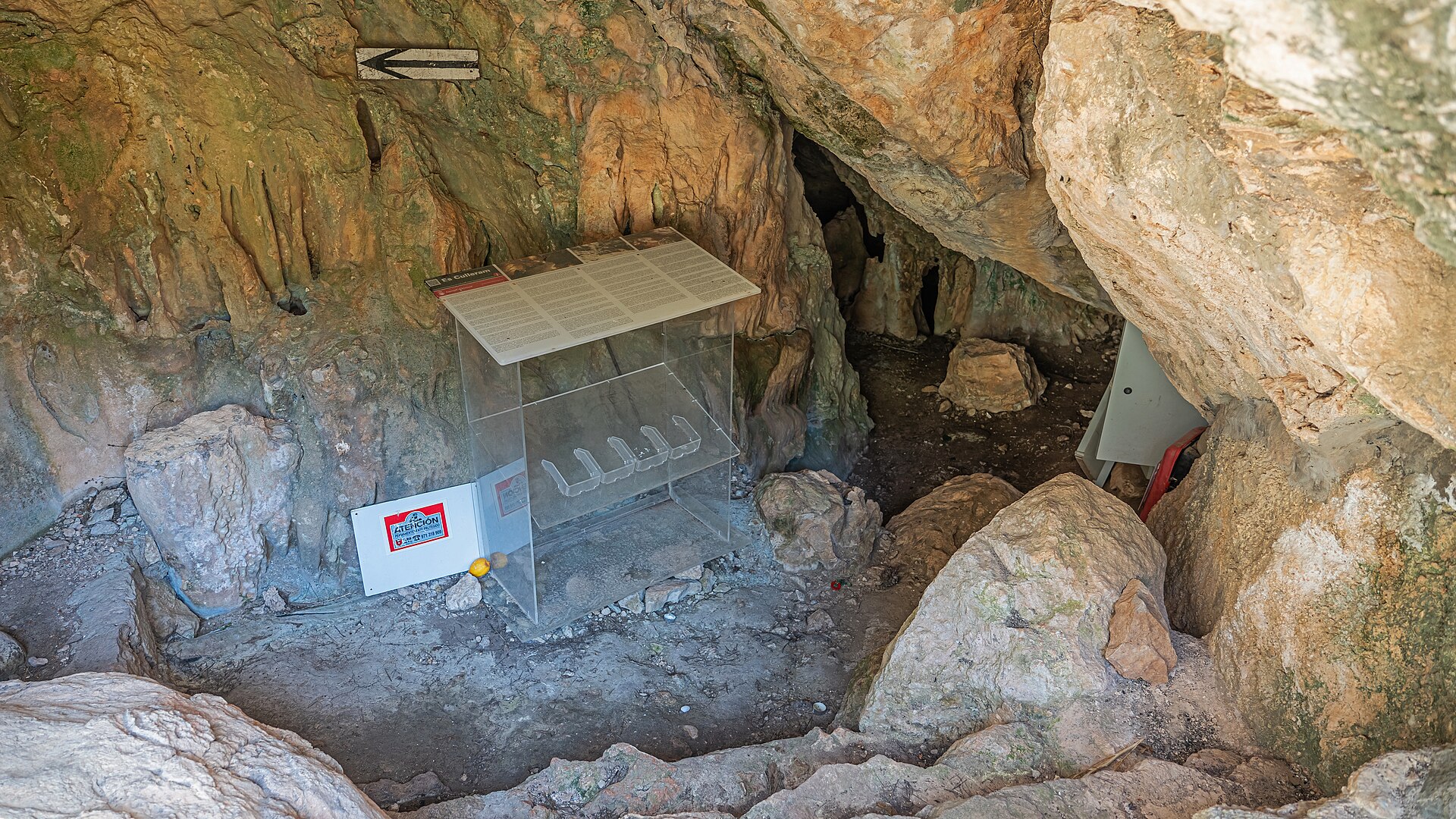 Cova des Culleram — Punische grot bij Cala Sant Vicent