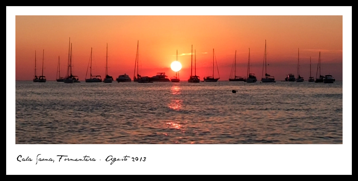 Cala Saona Formentera: zonsondergangs-strand met rode rotsen 1 Cala Saona op Formentera