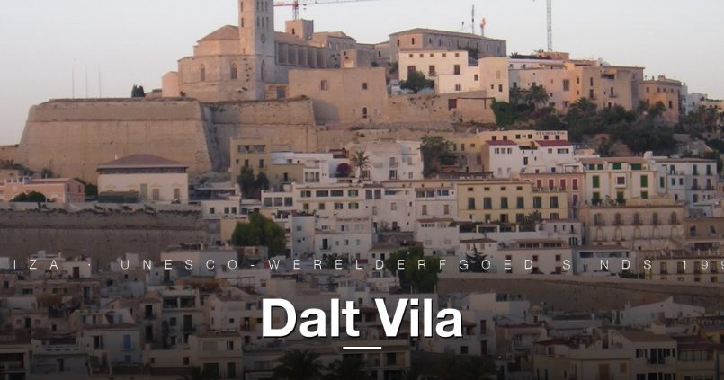 Dalt Vila, de gefortificeerde oude stad van Ibiza met de kathedraal boven de haven
