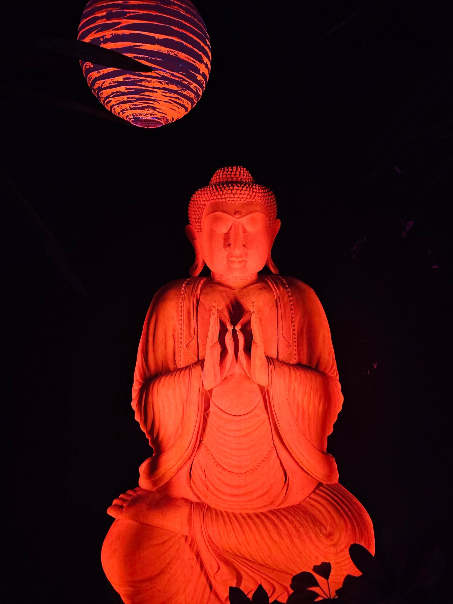 Boeddha-beeld in het interieur van Es Paradis