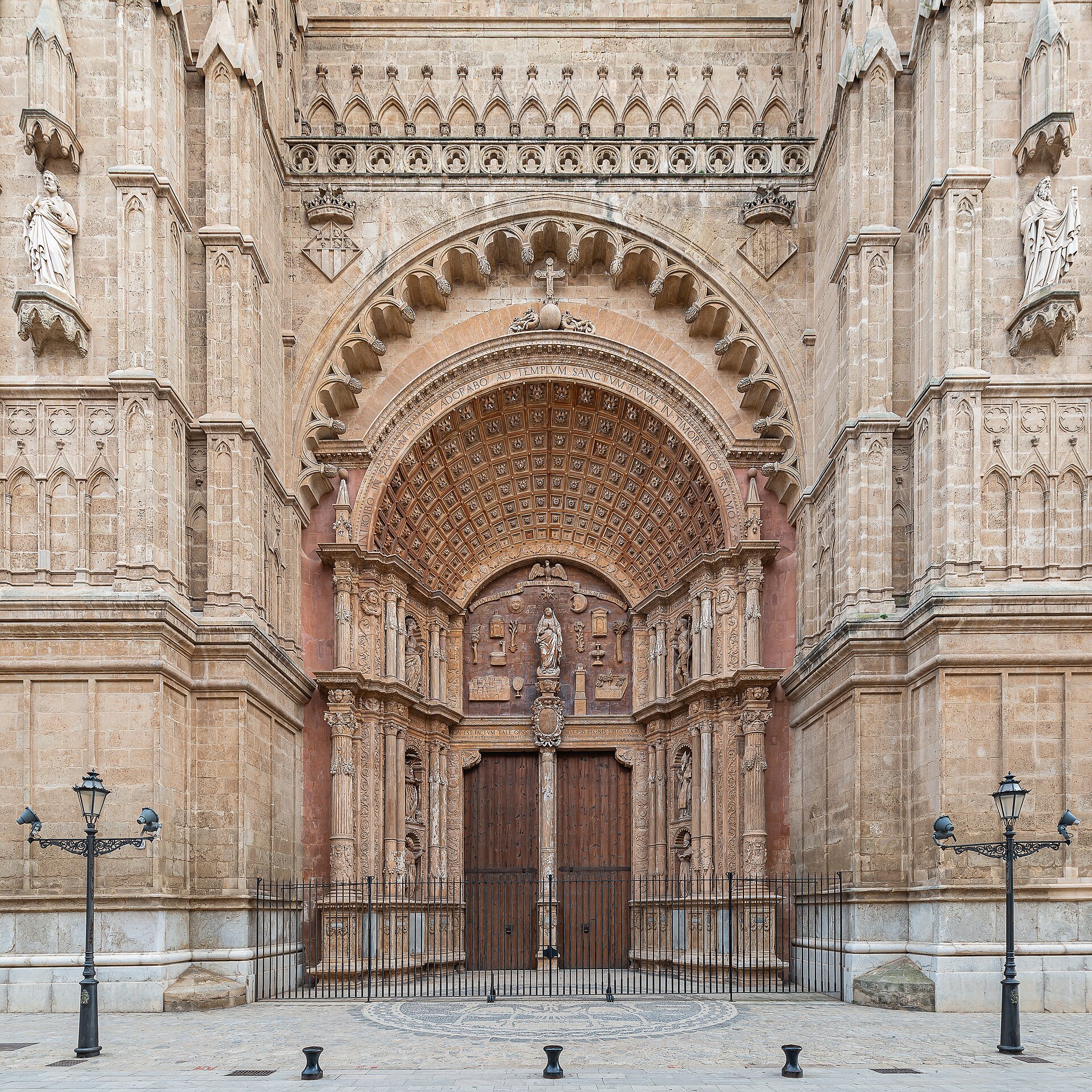 Ibiza of Mallorca? Welk Balearen-eiland past bij jou (gids) 1 La Seu kathedraal in Palma de Mallorca