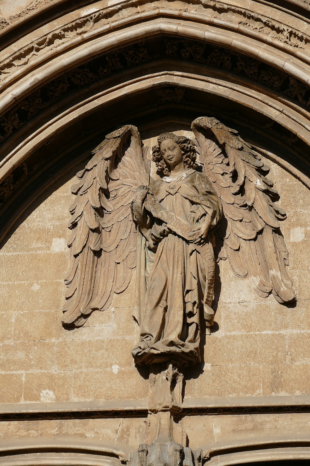 Stenen engel boven de ingang van La Lonja, Palma