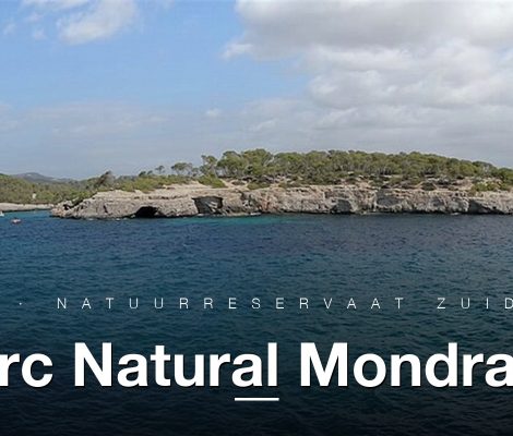 Parc Natural de Mondragó aan de zuidoostkust van Mallorca, panorama van Cala Mondragó