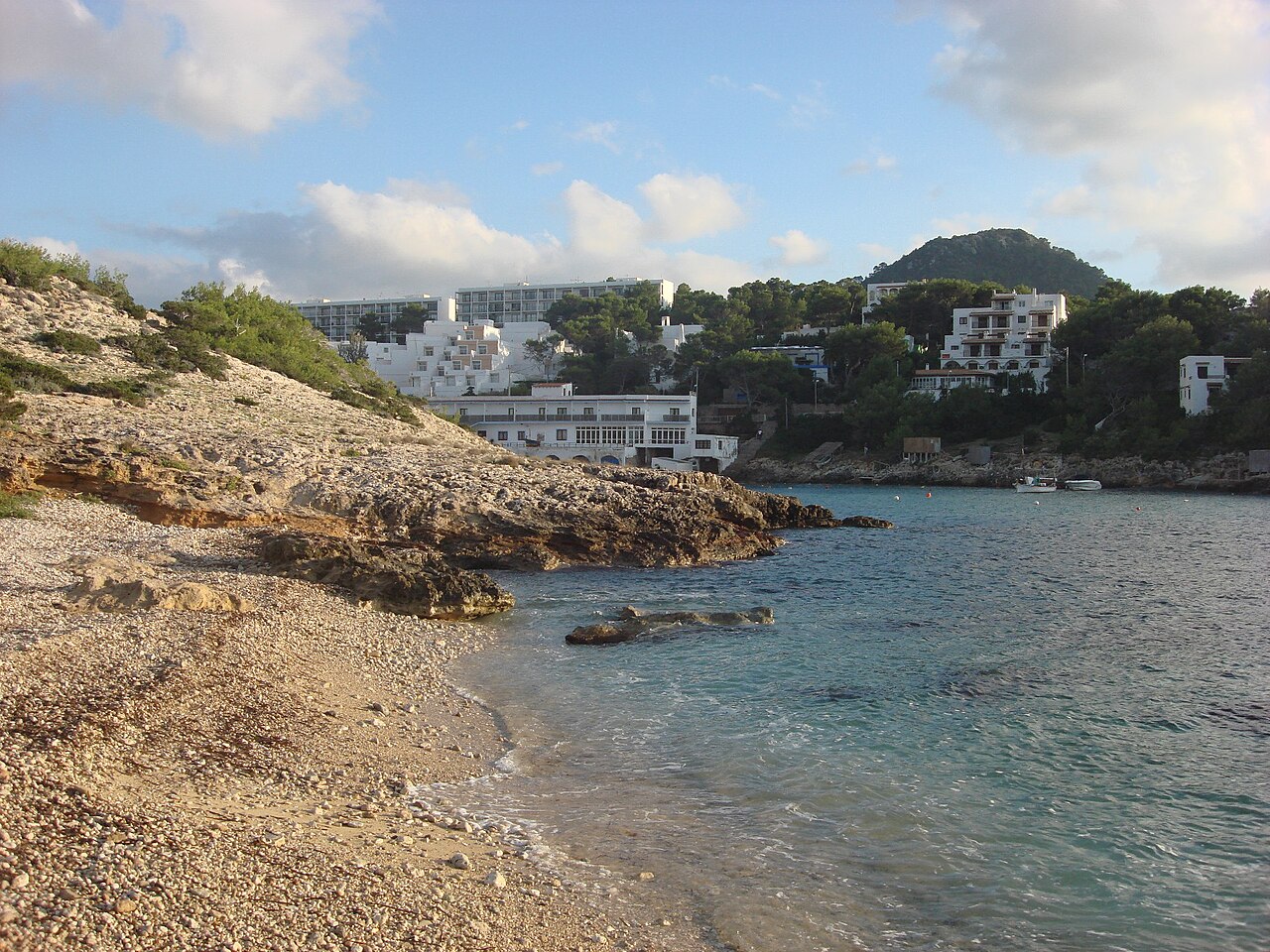Cala es Canaret Ibiza: verborgen snorkelbaai in het noorden 1 De rotsige noordkust van Ibiza, omgeving Cala es Canaret