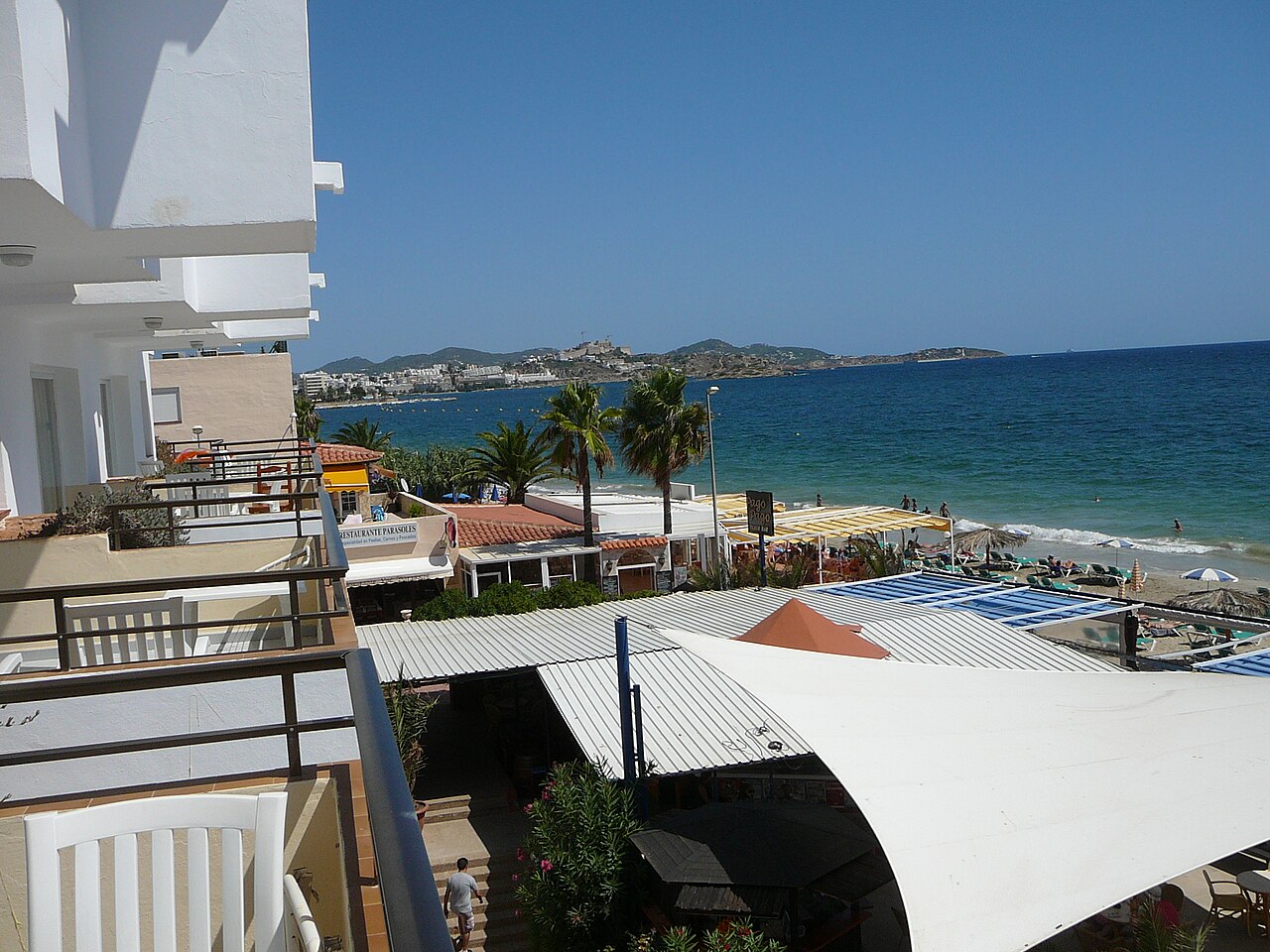 Uitzicht over Playa d'en Bossa en de zee