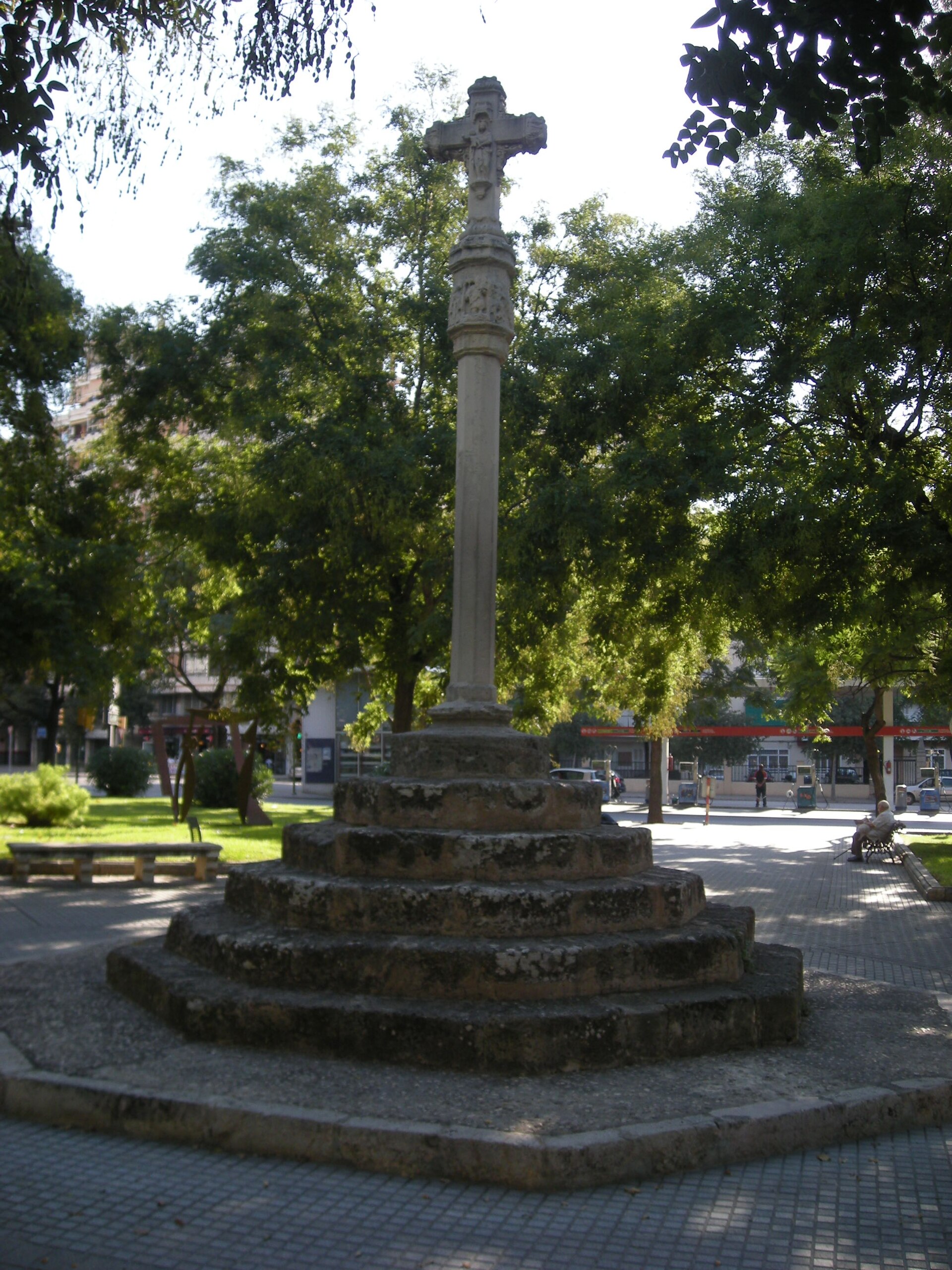 Creu de la Porta del Camp — het gotische kruis uit de 15e eeuw op Plaça de la Porta del Camp in Palma