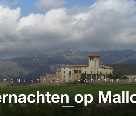 Mallorcaanse finca tegen de Serra de Tramuntana, traditionele agroturismo-accommodatie