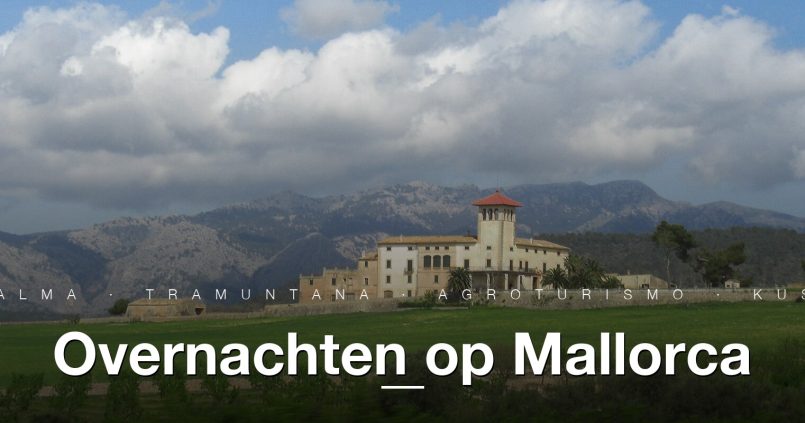 Mallorcaanse finca tegen de Serra de Tramuntana, traditionele agroturismo-accommodatie
