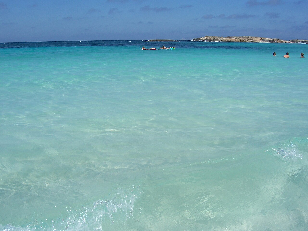 Het witte zandstrand en de kalme zee van Ses Illetes