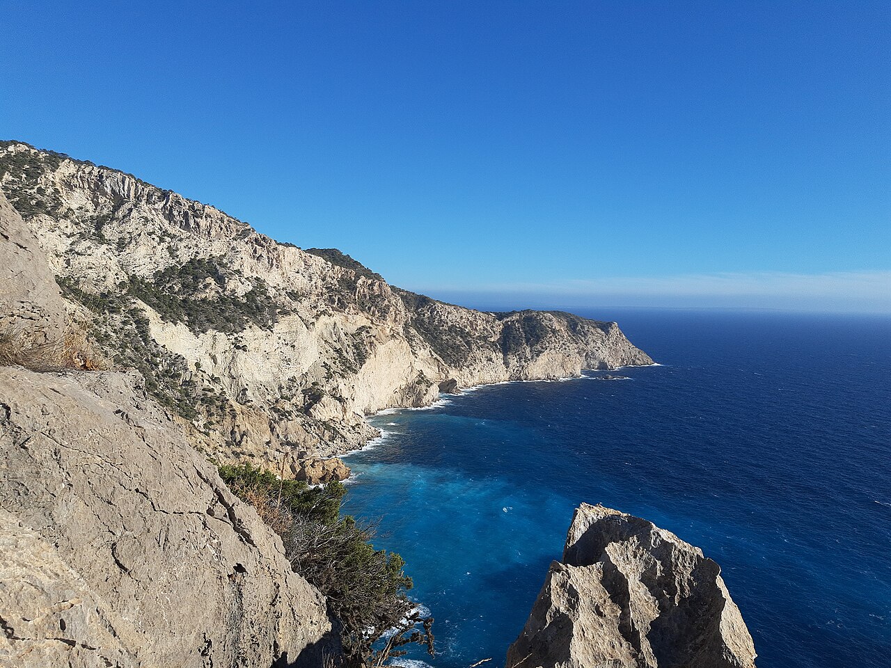 Torre des Savinar Ibiza: gesloten sinds 2025 — alternatieven voor Es Vedrà 3 Uitzicht over de zuidwestkust van Ibiza vanaf Torre des Savinar