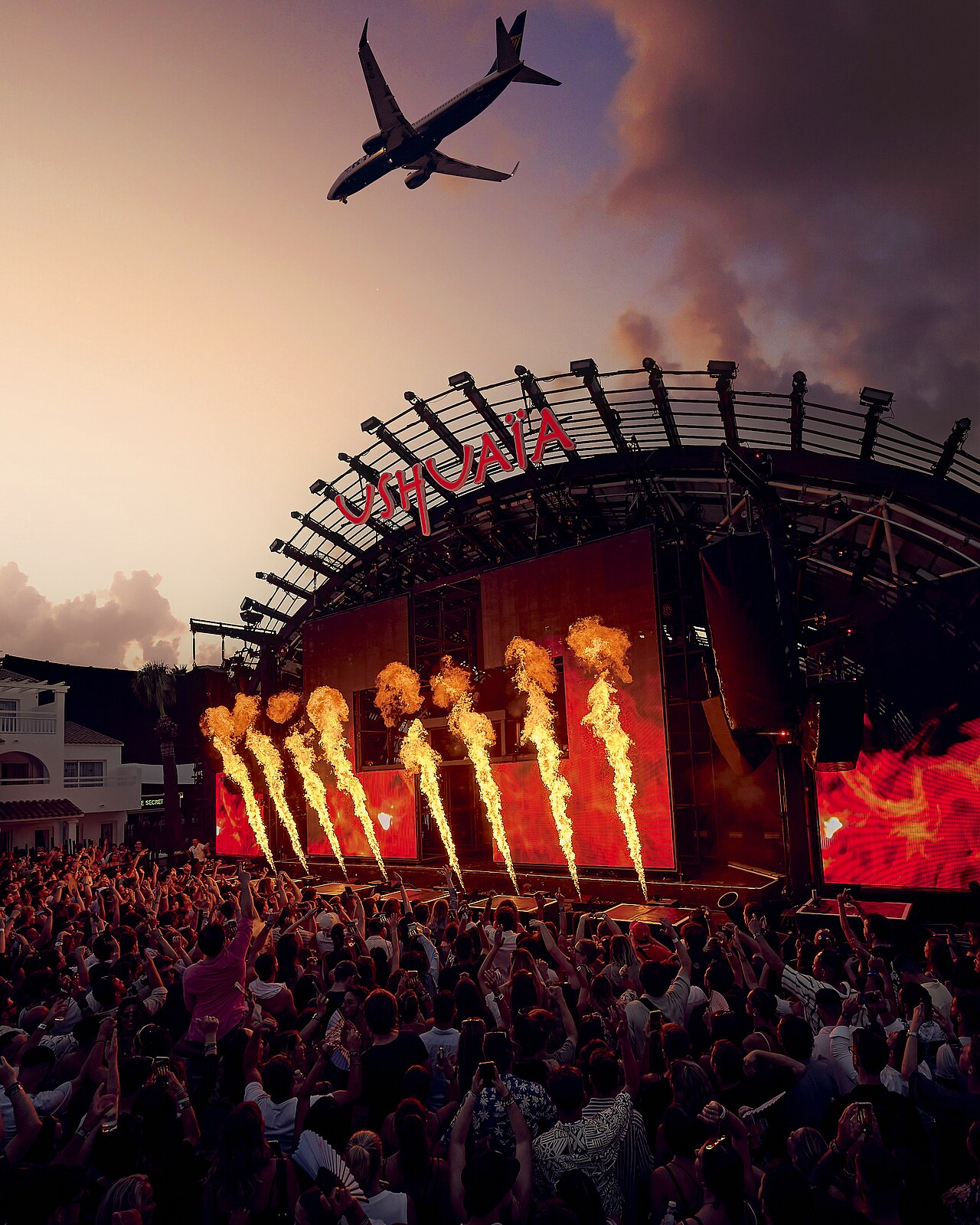 Martin Garrix DJ'ing in Ushuaïa Ibiza — het naburige alternatief