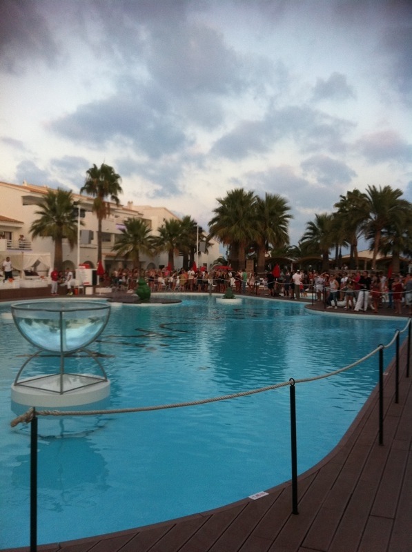 Het zwembad van Ushuaïa Ibiza Beach Hotel