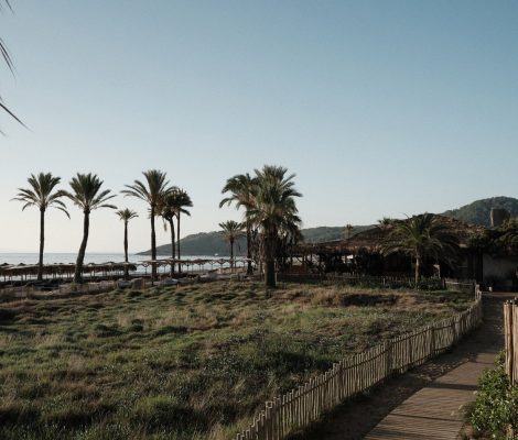 Beachouse beachclub aan Playa d'en Bossa, Ibiza