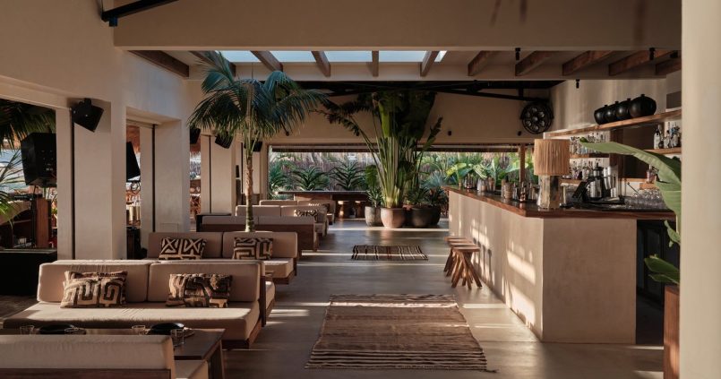 Het boho-interieur en de lounge van Beachouse
