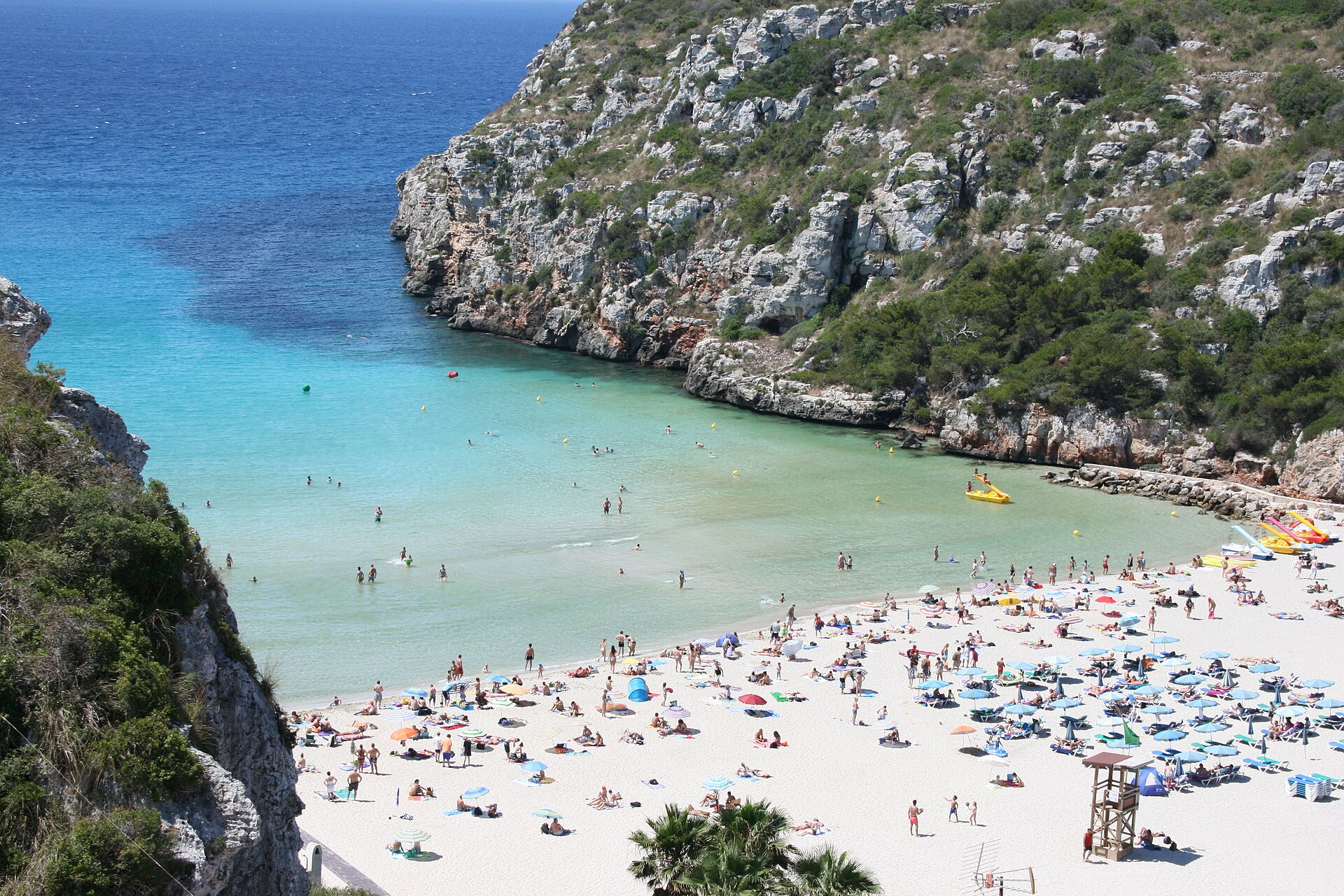 Cala en Porter Menorca: zandstrand in een beschutte kloof met kliffen 1 Cala en Porter Menorca op Menorca