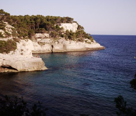 Cala Mitjana Menorca op Menorca