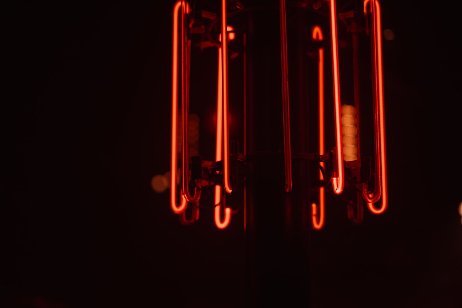 DC10 Ibiza: de underground clubtempel bij het vliegveld 2 Rauw en direct: rood licht en geen franje.