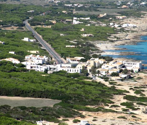 Es Caló de Sant Agustí op Formentera, vissersdorpje aan de oostkust bij La Mola