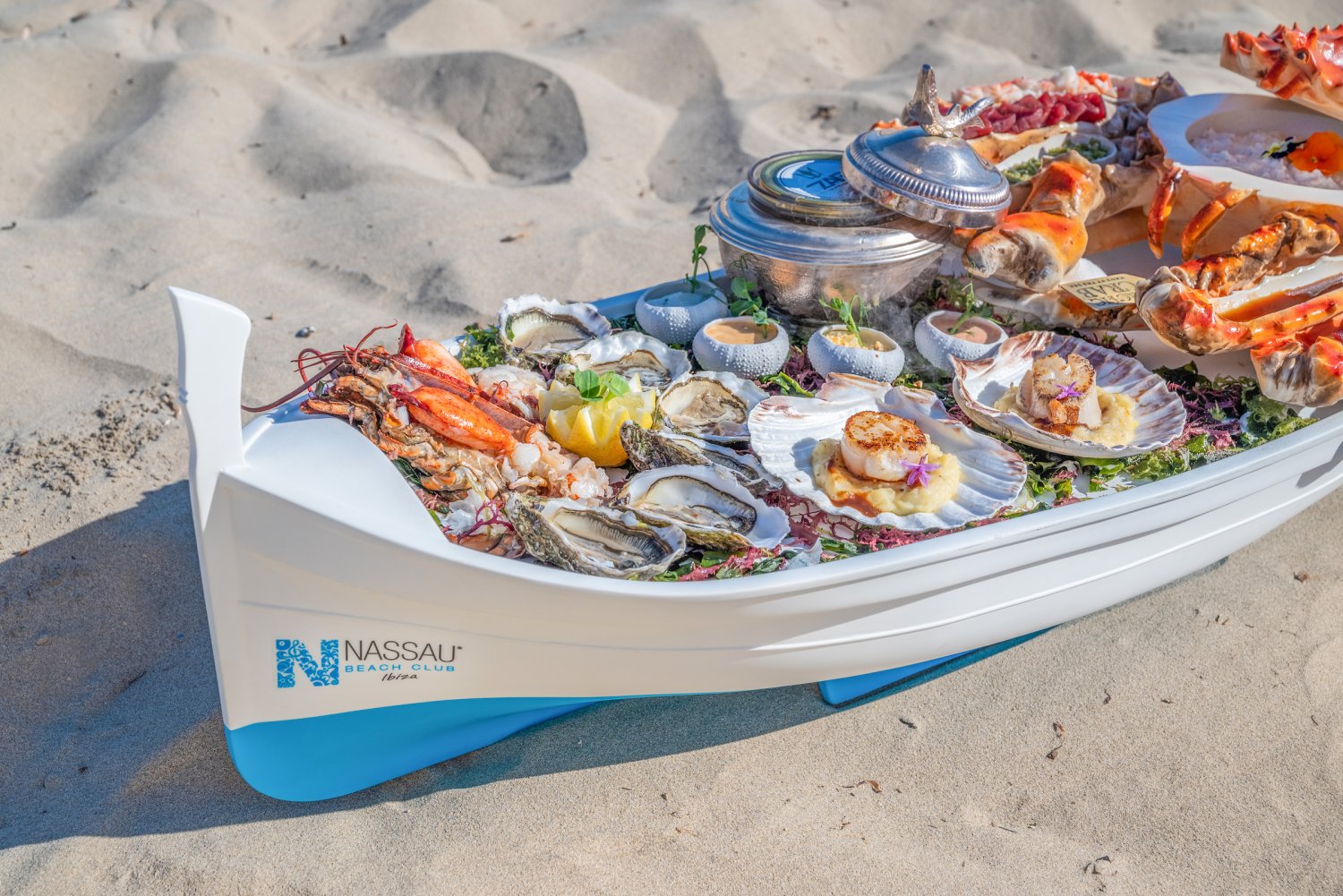 Nassau Beach Club Ibiza: de chique pionier van Playa d'en Bossa 2 De signature zeevruchtenschotel van Nassau Beach Club