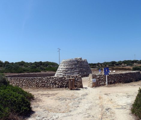 Naveta des Tudons Menorca op Menorca