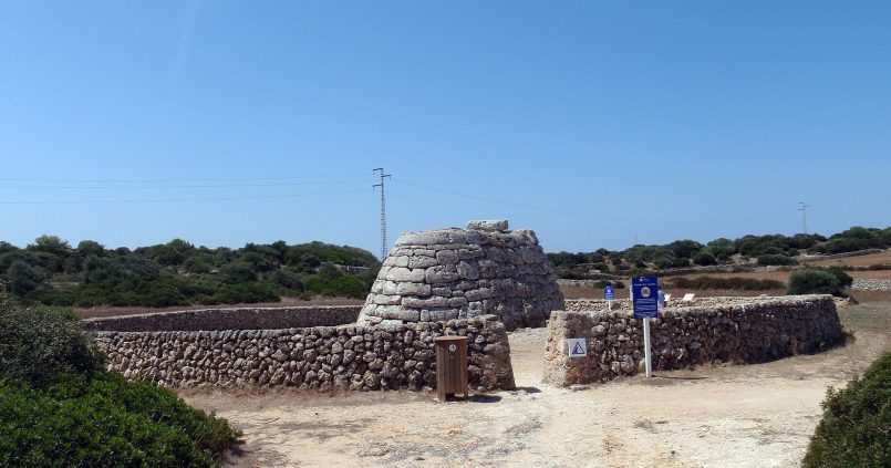 Naveta des Tudons Menorca op Menorca