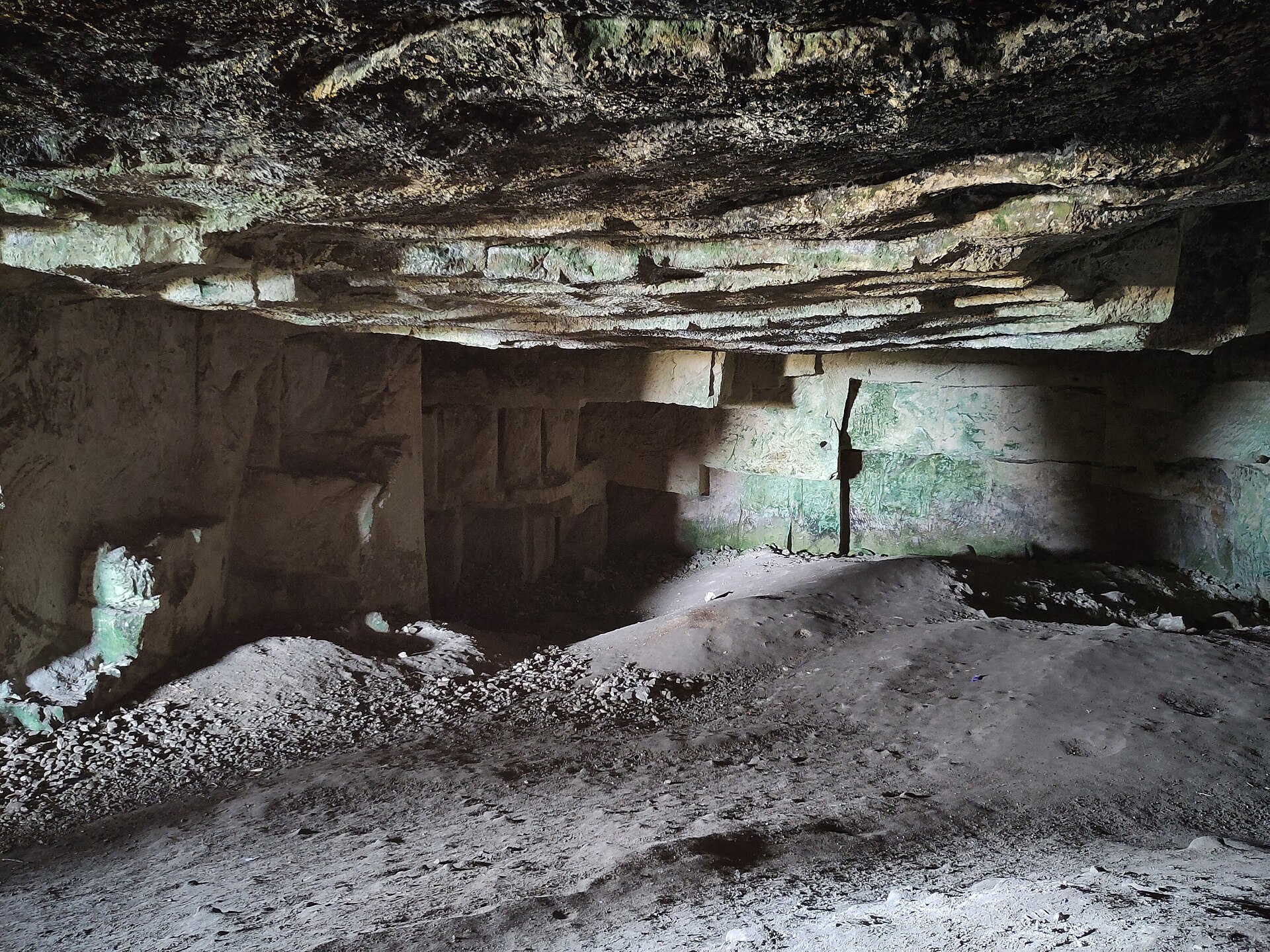 De Cova de la Mare de Déu grot met in de rots gehakte kapel bij Portals Vells