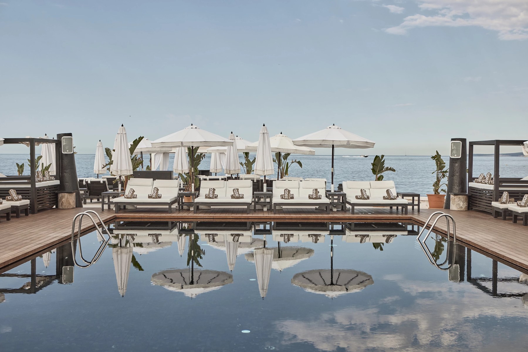 Purobeach Palma: chique zonsondergangs-beach club bij Cala Estància 1 Purobeach Palma, Mallorca