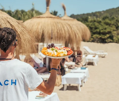 Tropicana beachclub aan Cala Jondal, Ibiza