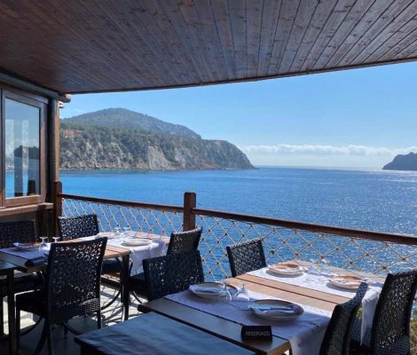 Terras van Es Boldado boven Cala d'Hort met zeezicht, Ibiza