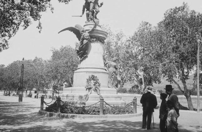 Historische promenade Vara de Rey in Ibiza-stad, waar Ca n'Alfredo sinds 1934 zit