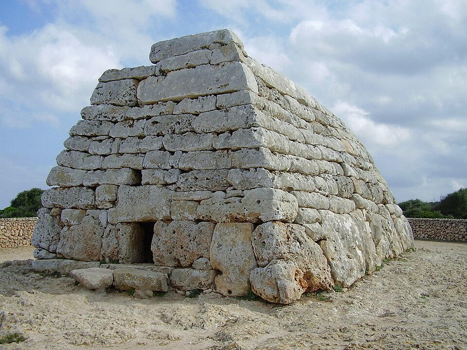 De Naveta des Tudons, prehistorisch grafmonument op Menorca