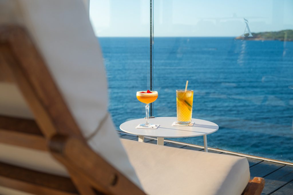 Amàre Beach Hotel Ibiza: strandhotel voor volwassenen 2 De Belvue rooftop bar van Amàre Beach Hotel Ibiza