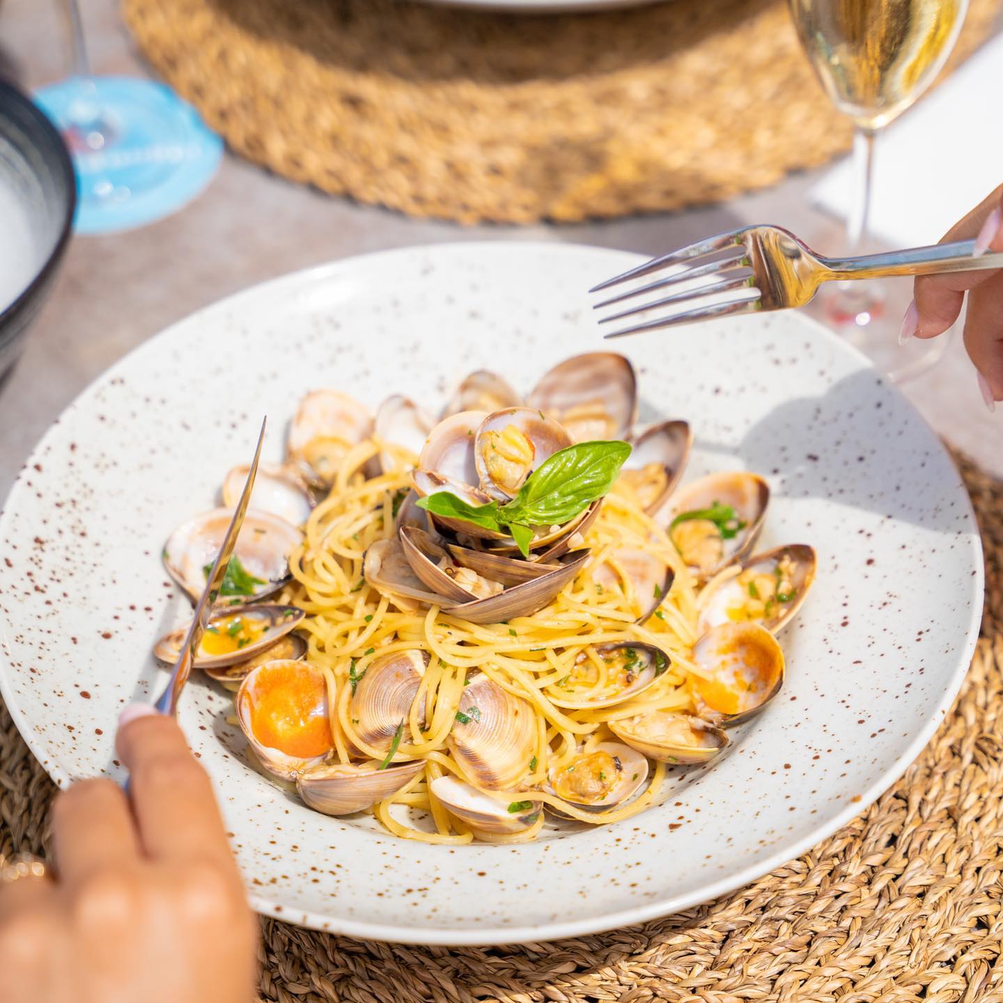Anima Beach Mallorca: beachclub aan het stadstrand van Palma 3 Bord verse spaghetti met vongole (schelpen) en basilicum bij Anima Beach