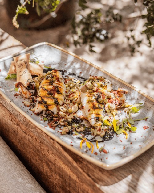 Bord met vis en zeevruchten bij Beso Beach Formentera