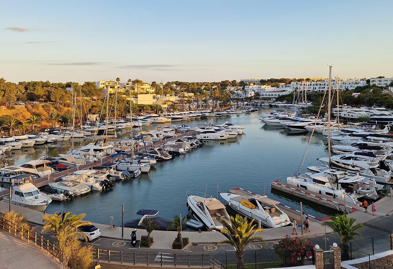 Jachten in de jachthaven Marina de Cala d'Or in Cala Llonga