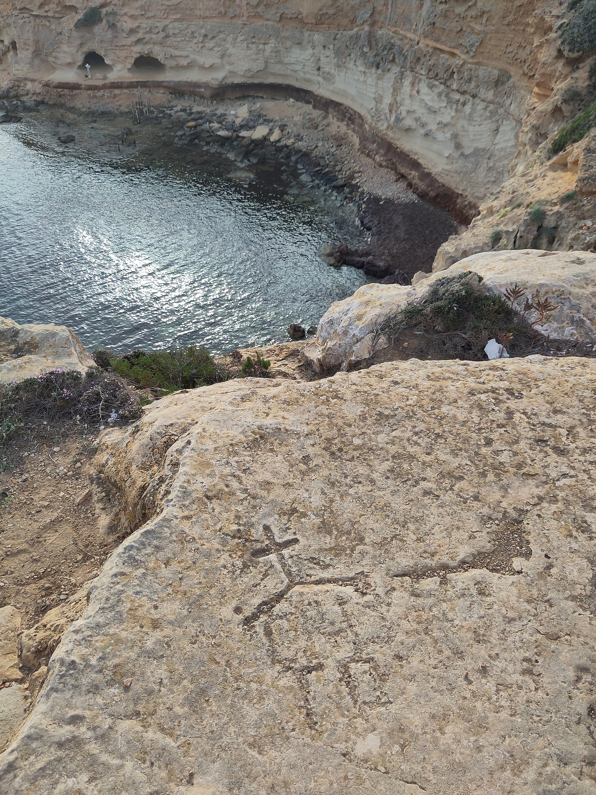 Cala en Baster Formentera: de wilde baai met grotten in de rotsen 2 Cala en Baster Formentera, foto 1