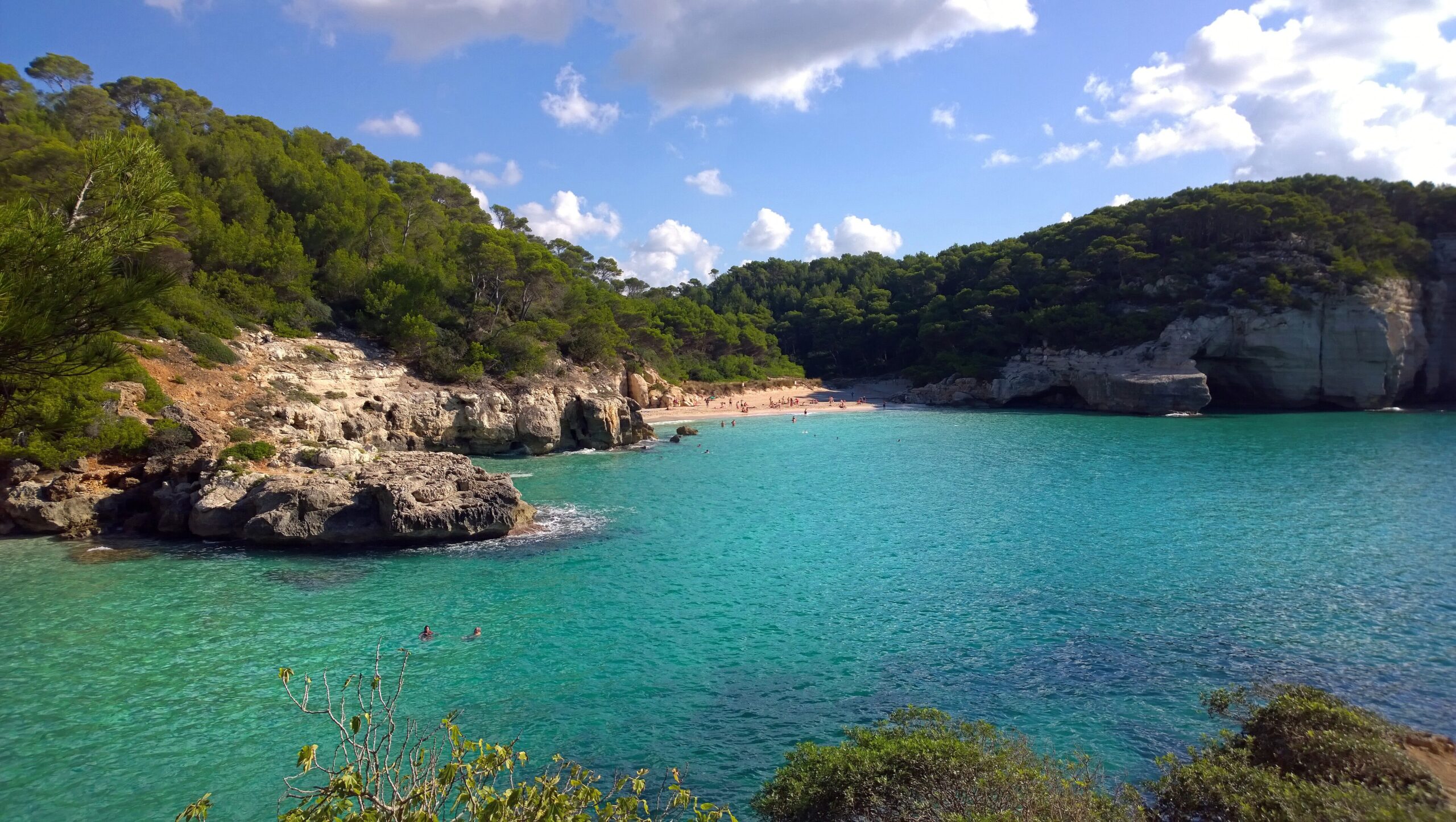 Cala Mitjana Menorca: turquoise natuurbaai bij Cala Galdana 2 Cala Mitjana Menorca, foto 1