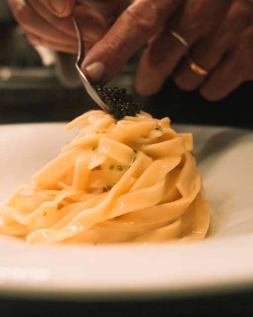 Verse tagliatelle wordt opgemaakt bij Can Carlos