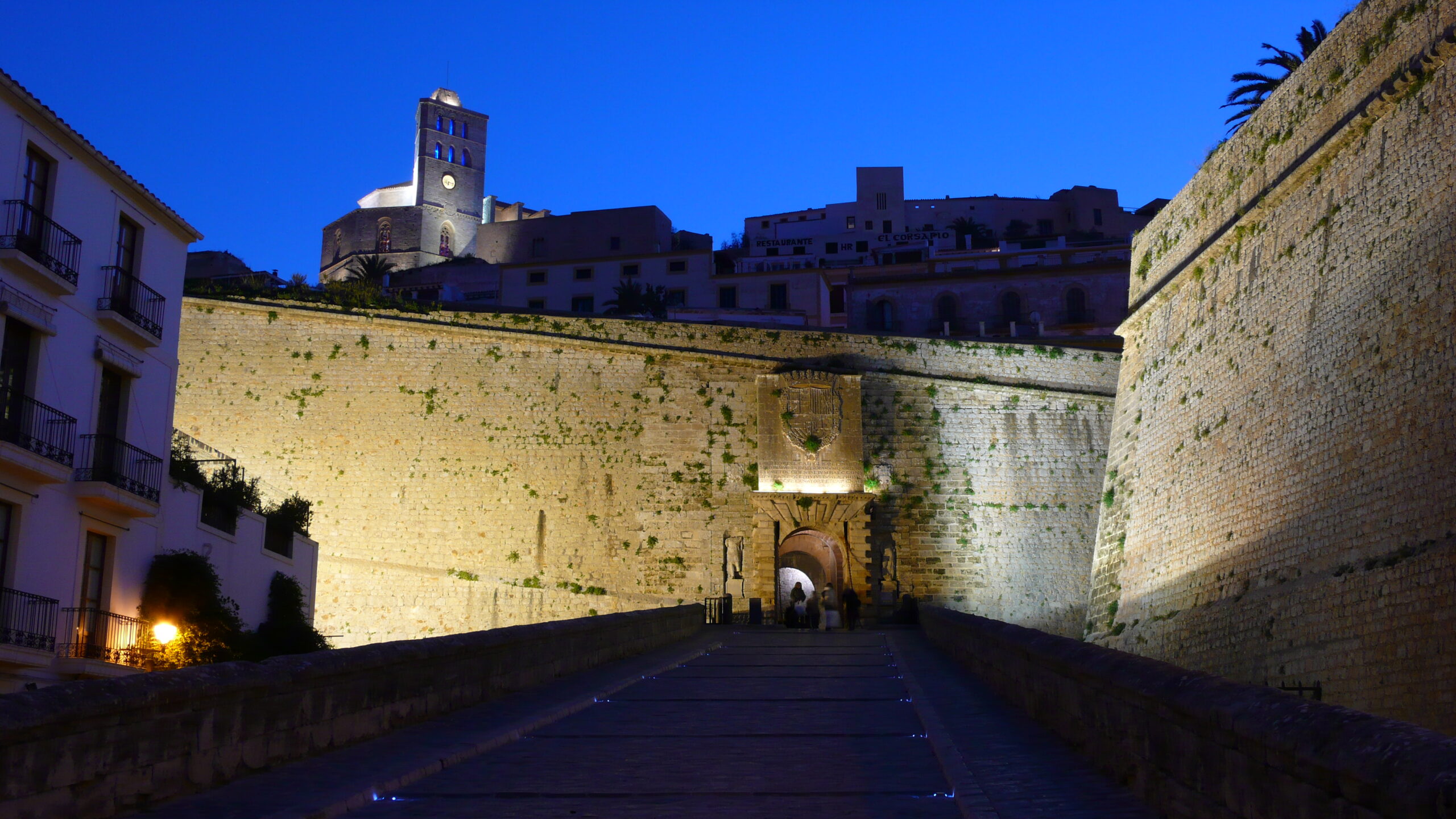 De renaissancemuren van Dalt Vila op Ibiza