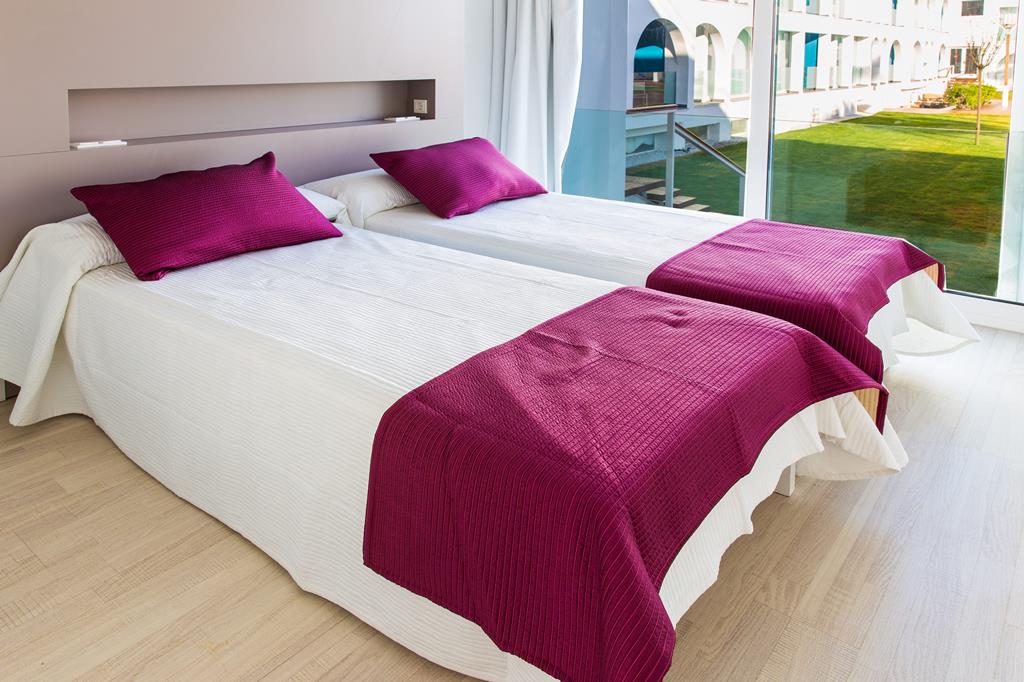Ébano Hotel: appartementen in Playa d’en Bossa 2 Ébano Hotel Apartments & Spa op Ibiza
