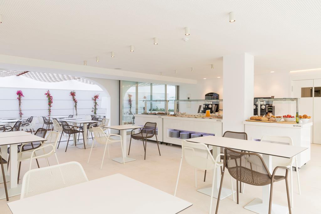 Ébano Hotel: appartementen in Playa d’en Bossa 4 Ébano Hotel Apartments & Spa op Ibiza
