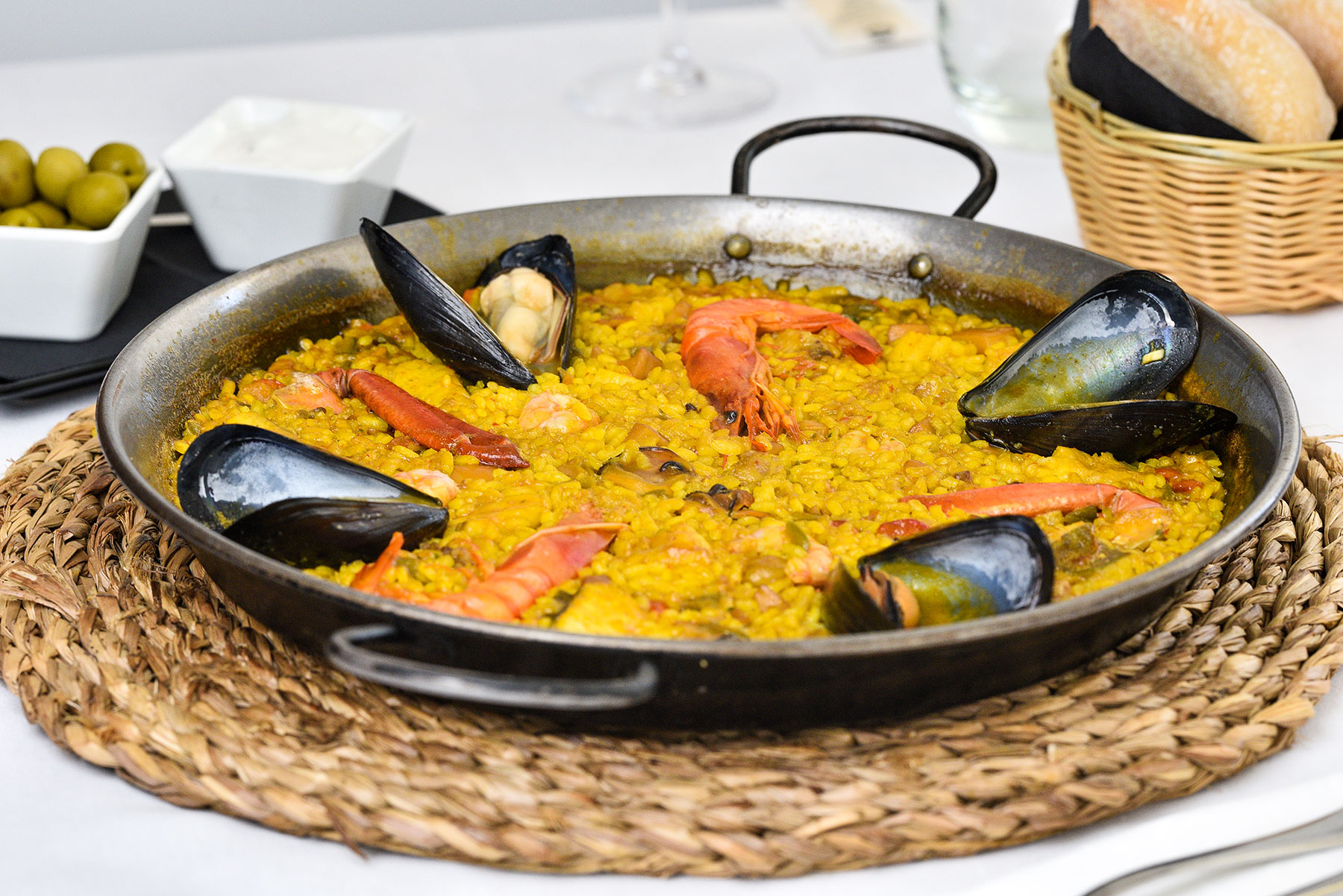 Pan met arroz met vis en schaaldieren bij El Mirador op Formentera