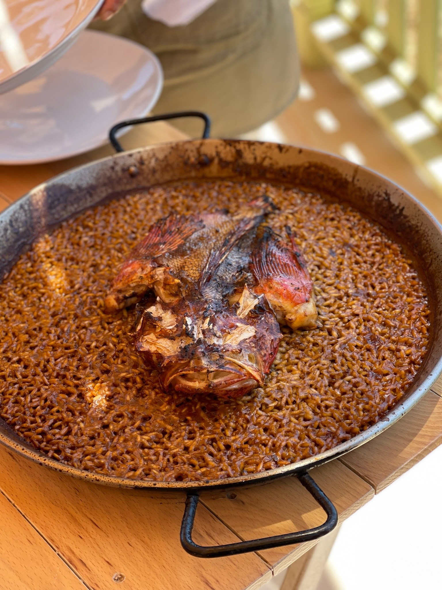 Pan met romige rijst met rotsvis, een arroz, bij Es Còdol Foradat
