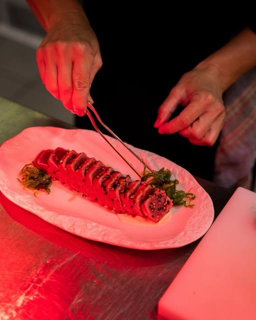 Tonijngerecht wordt opgemaakt bij Es Mal Pas